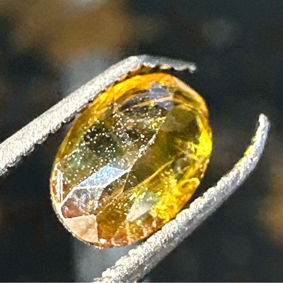 Chrome Green (Sphene) 0.80 CT’s Attractive piece - Picture 8 of 17